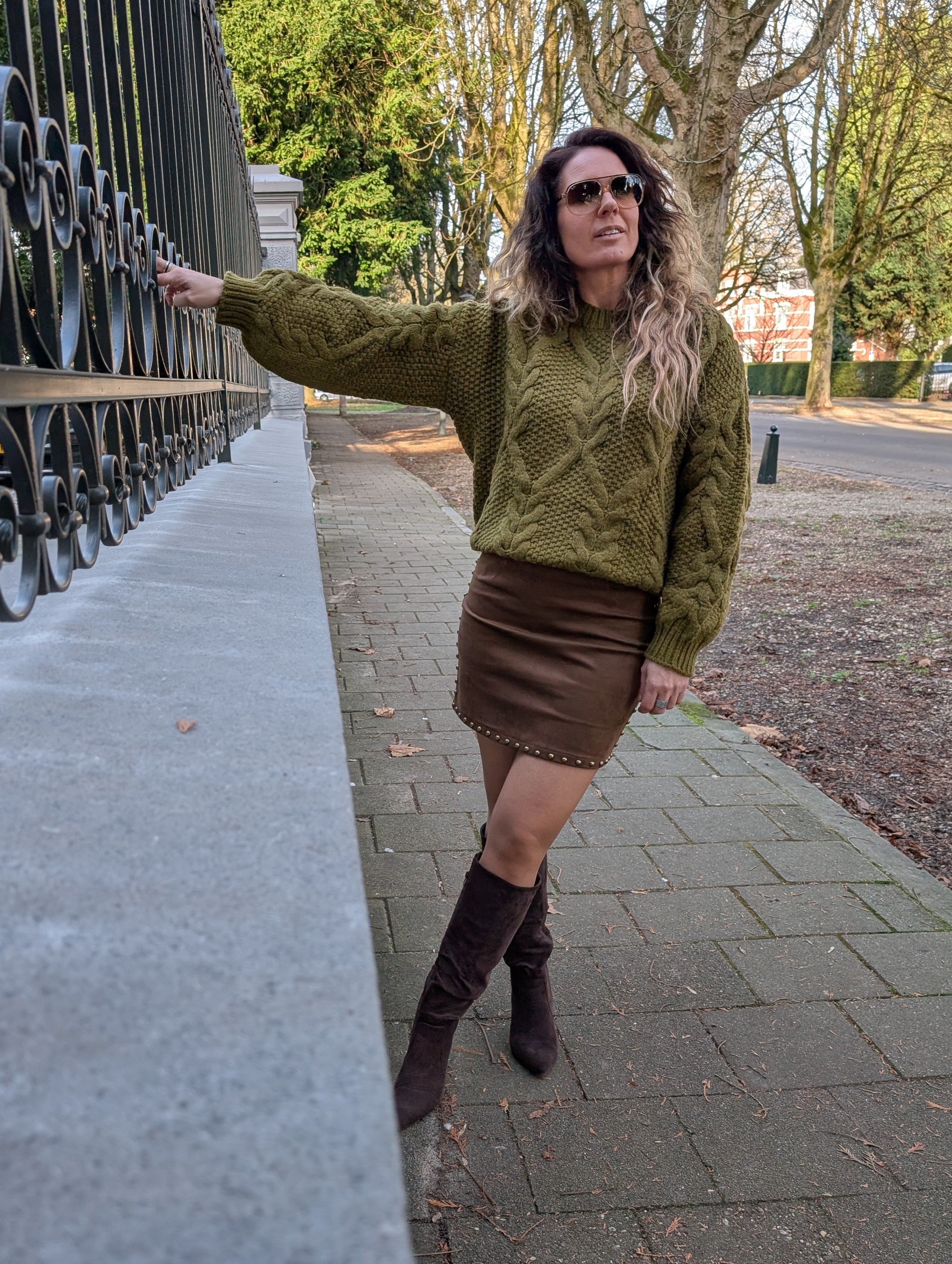 Grof gebreide kabeltrui met grove structuur olive green