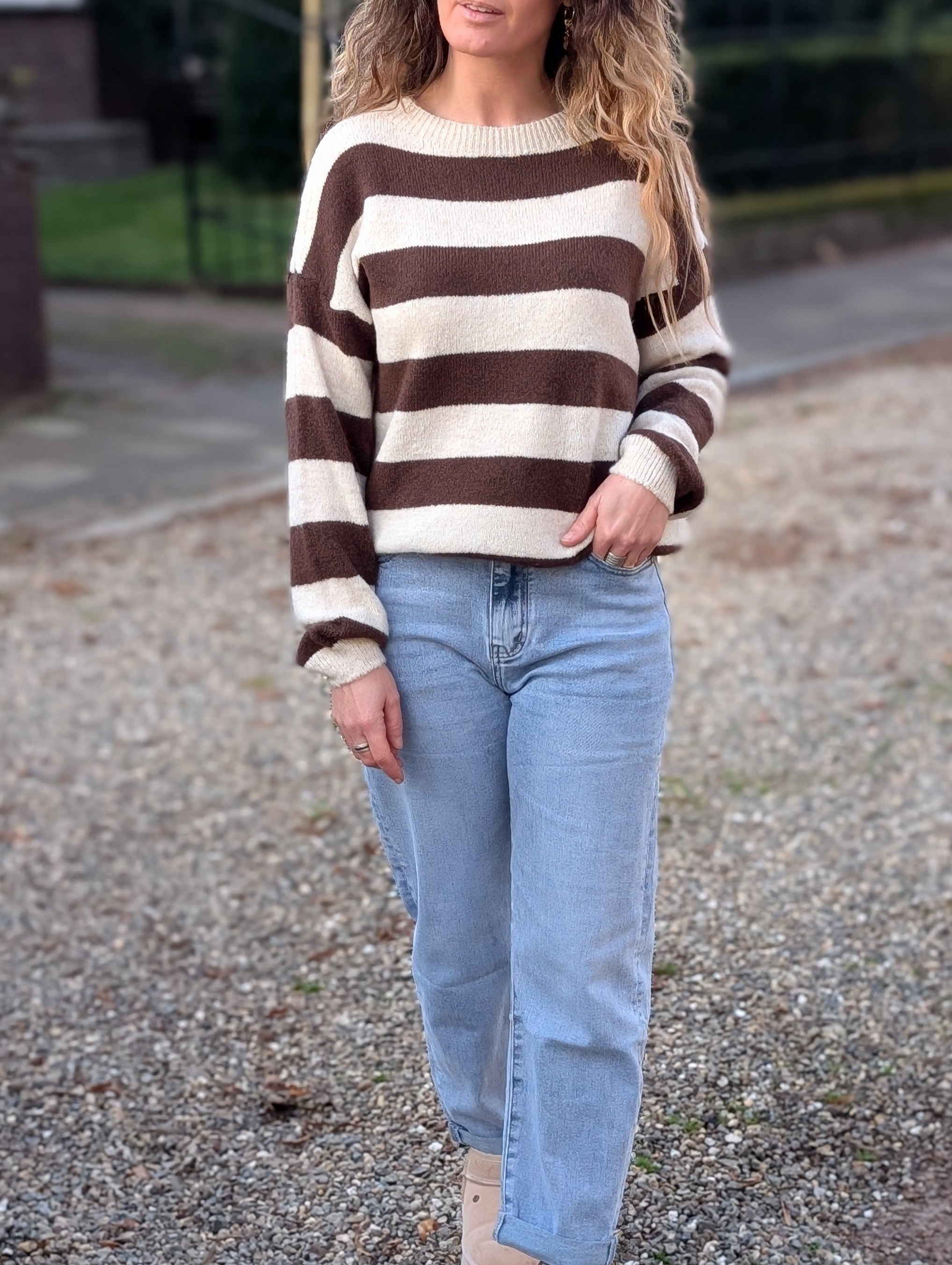 Gestreepte trui soft creme en chocolate brown