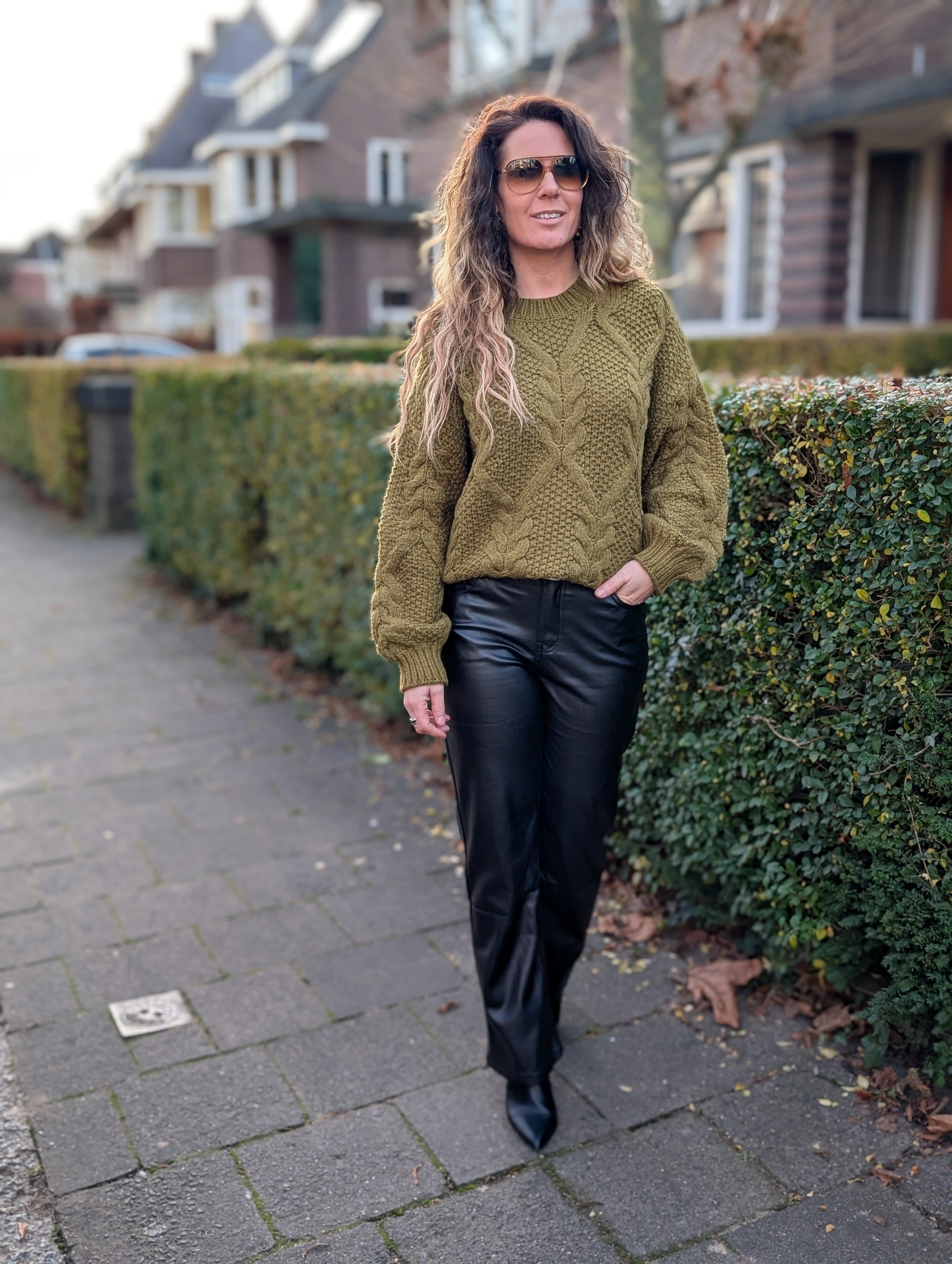 Grof gebreide kabeltrui met grove structuur olive green