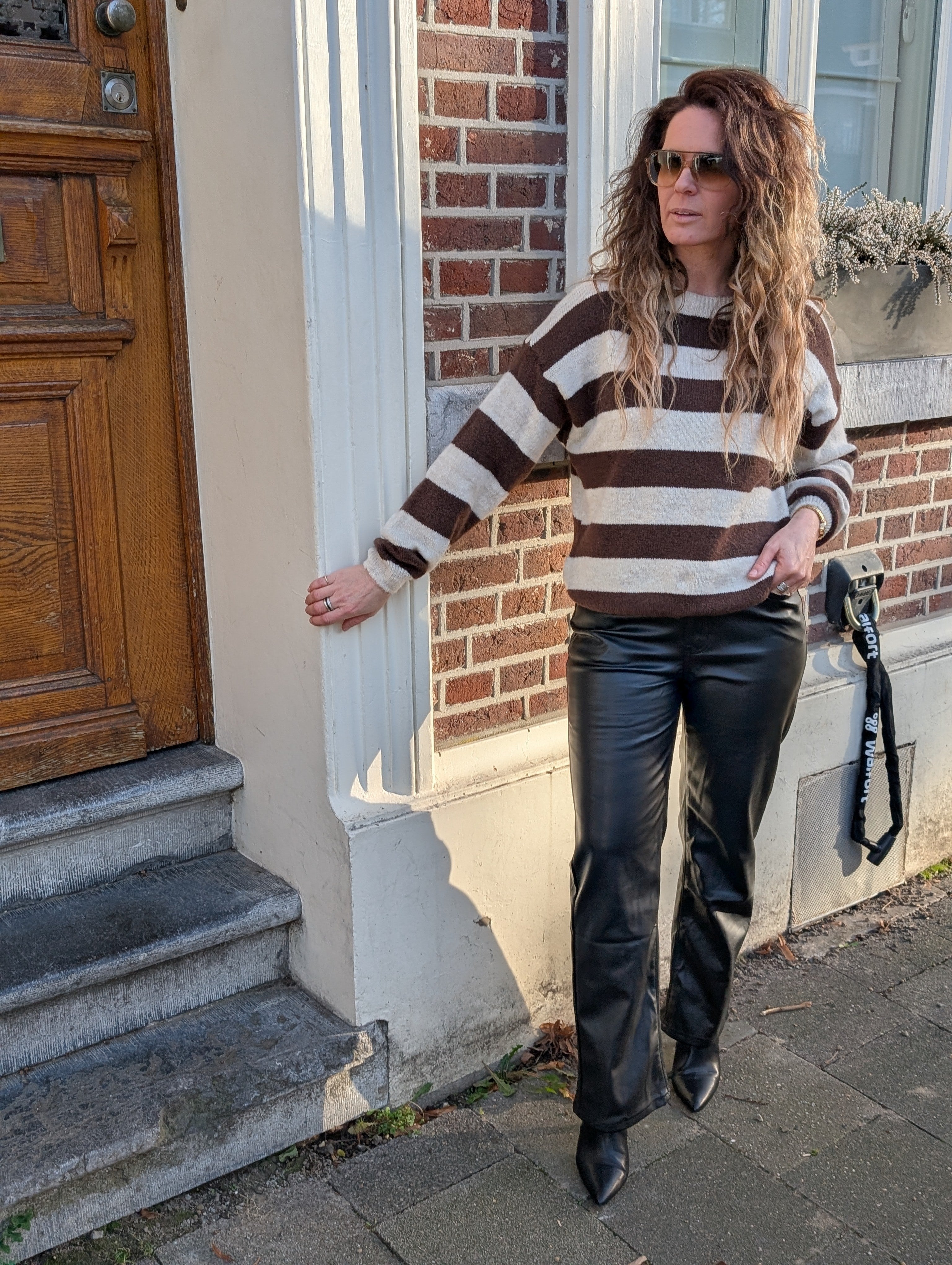 Gestreepte trui soft creme en chocolate brown