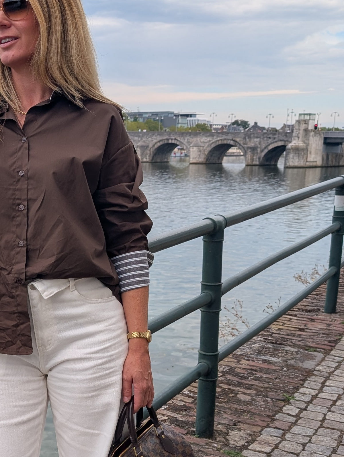 Oversized Katoenen Blouse met Gestreepte Manchet – Chocoladebruin