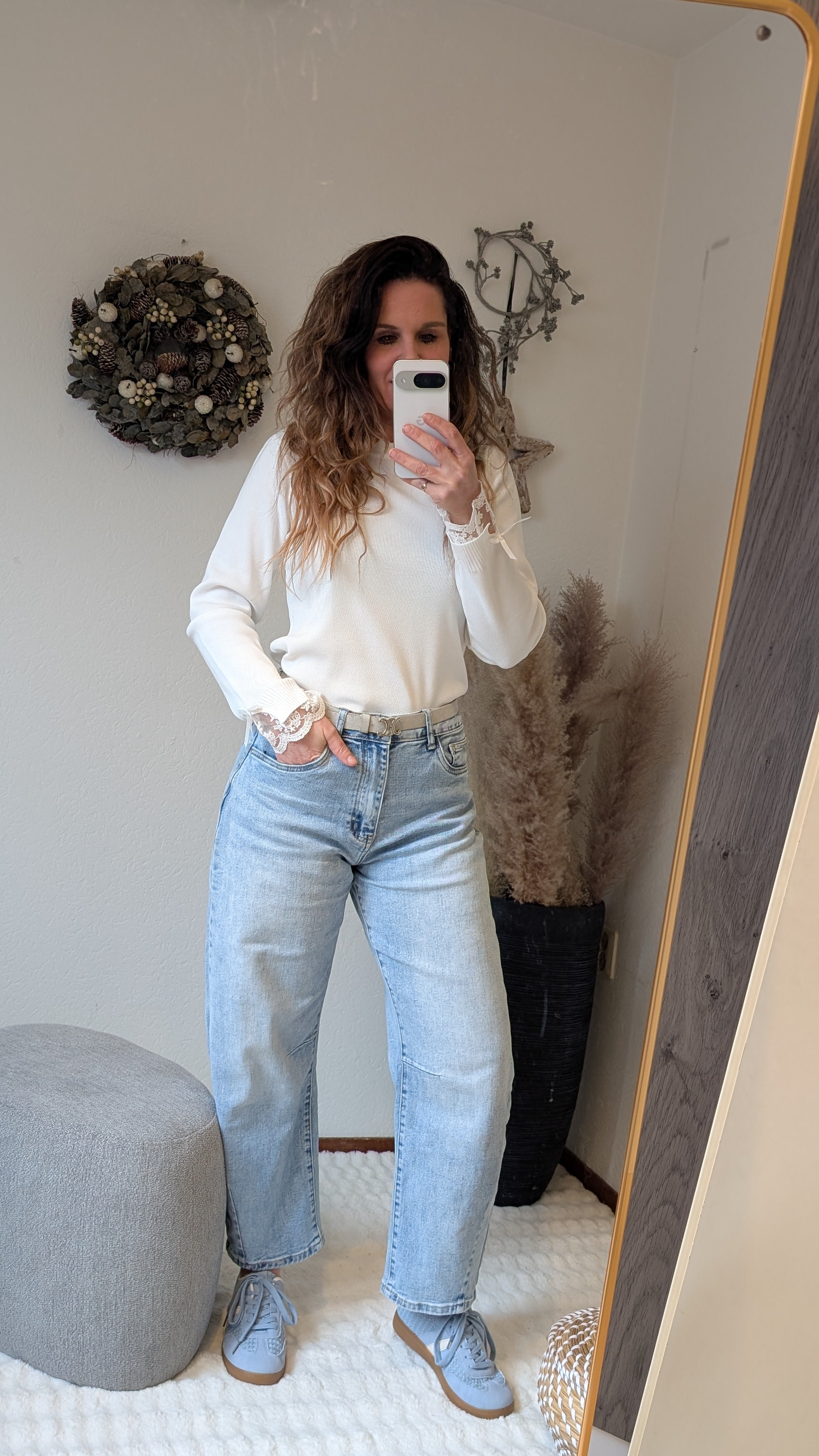 Fijn gebreide trui met kanten details