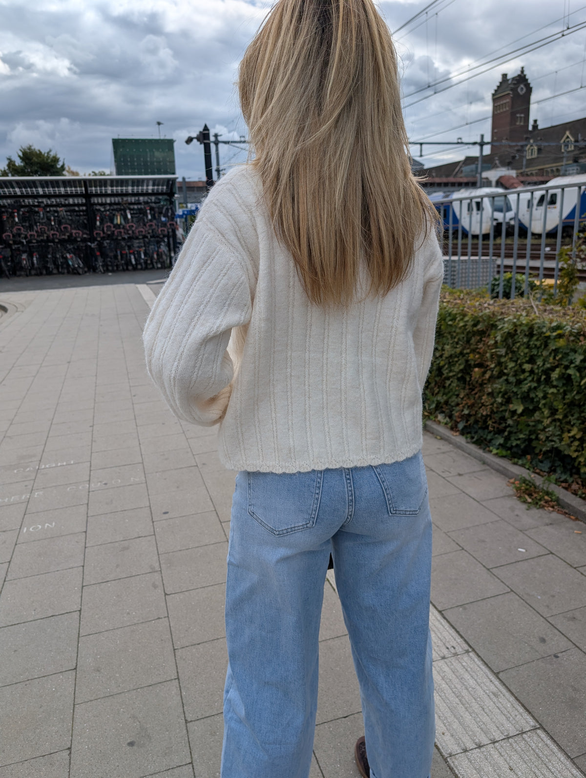 Trendy Knit Vest met Knoopjes – Ecru