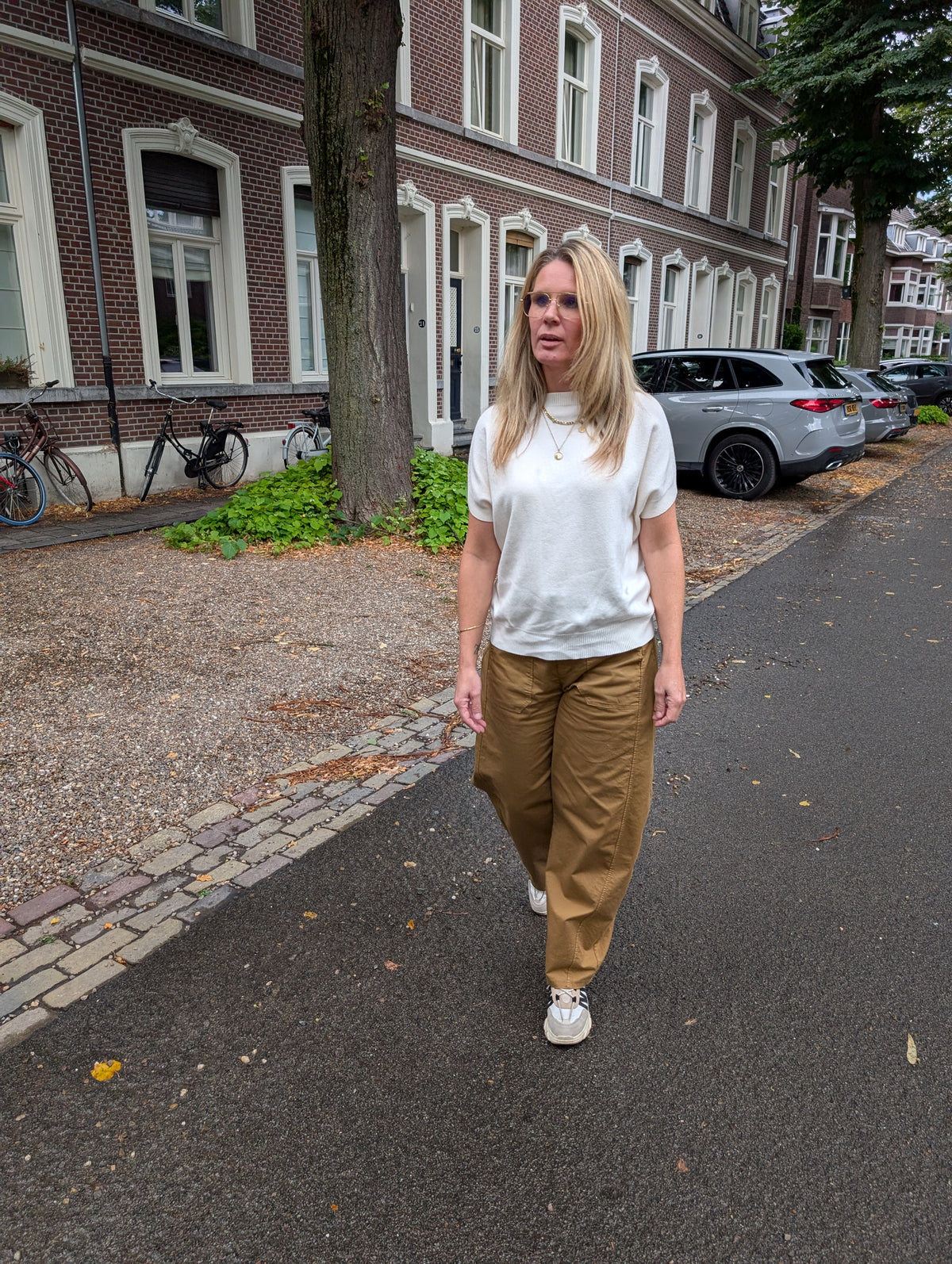 Fijn gebreide Vleermuismouw Top met Kant-Detail – Ecru & Chocobruin