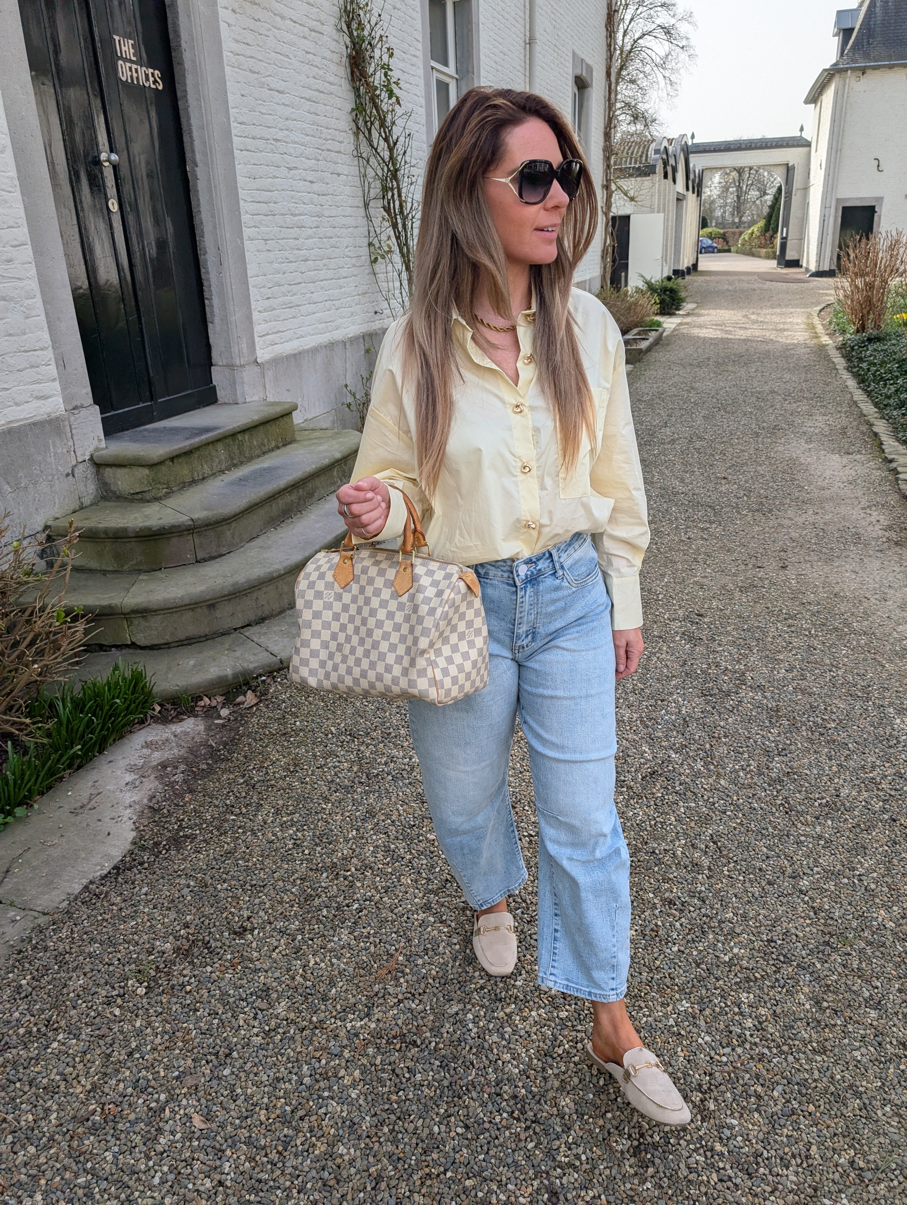 Oversized Blouse Botergeel Met Gouden Knopen