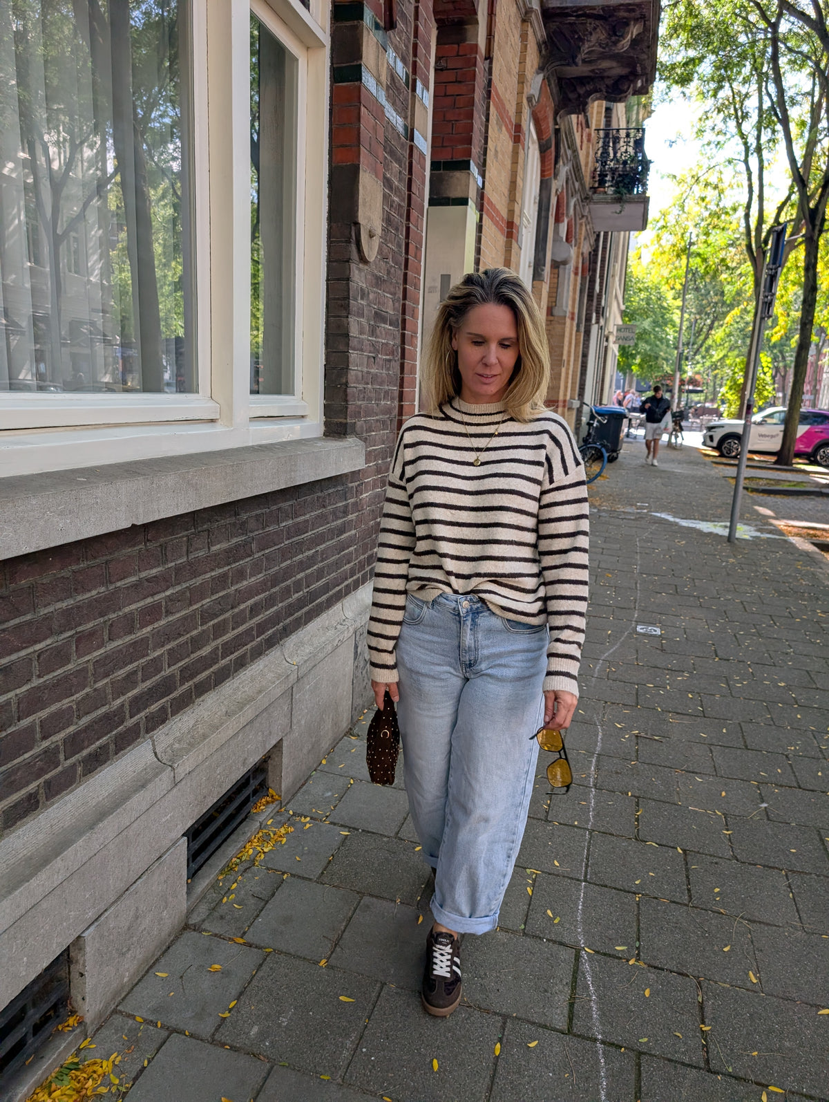 Fijn Gebreide Gestreepte Trui met Opstaande Kraag – Beige/Donkerbruin