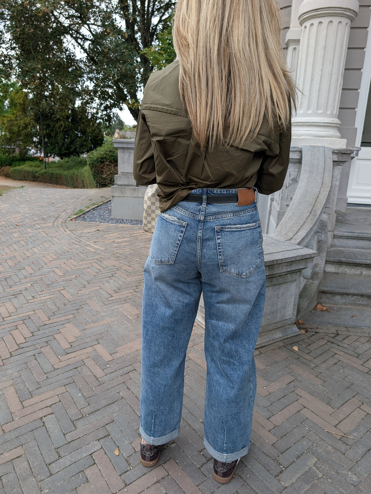 Queen Hearts High Waist Carrot Fit Jeans – Dark Vintage Blue