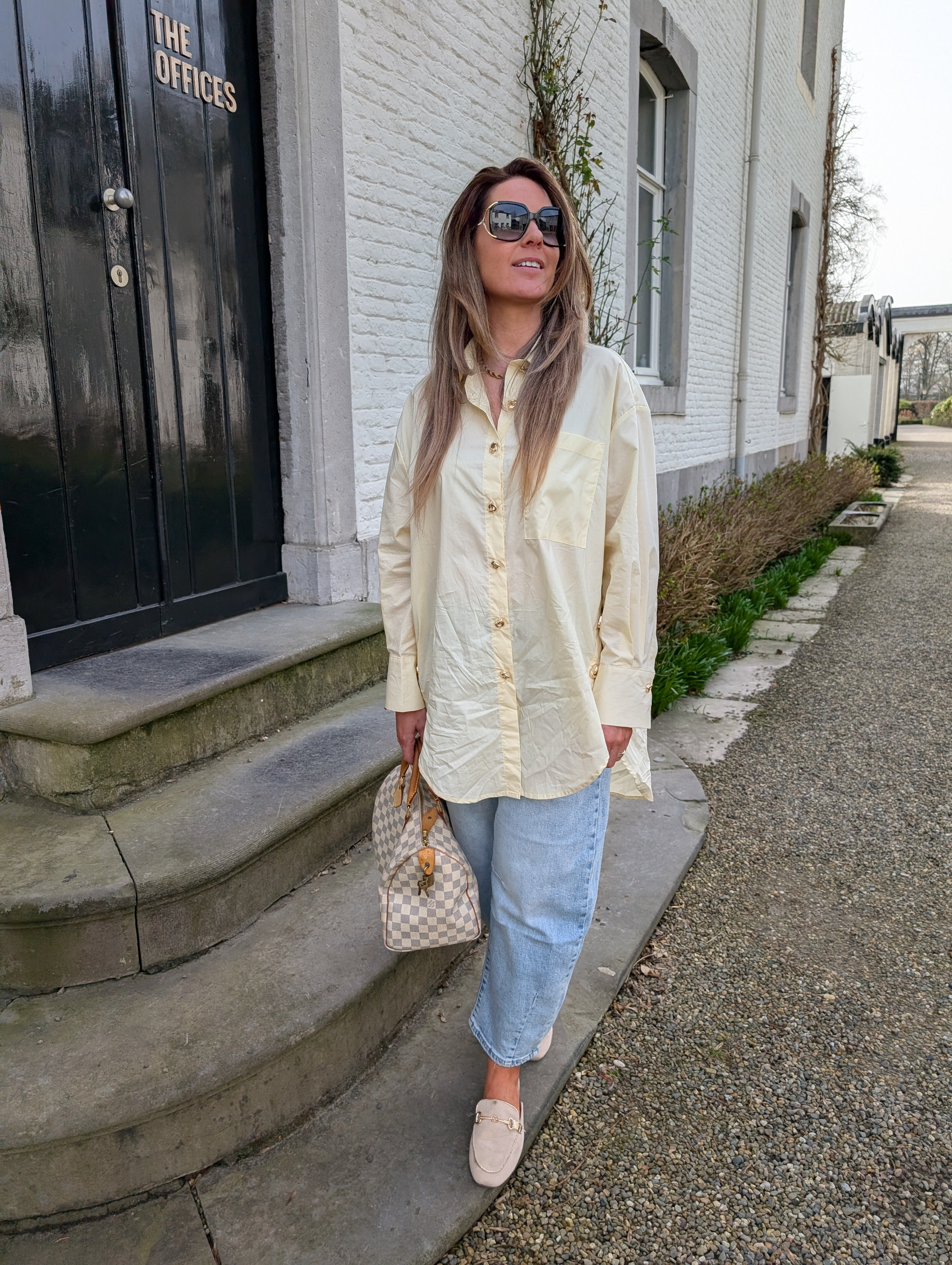 Oversized Blouse Botergeel Met Gouden Knopen