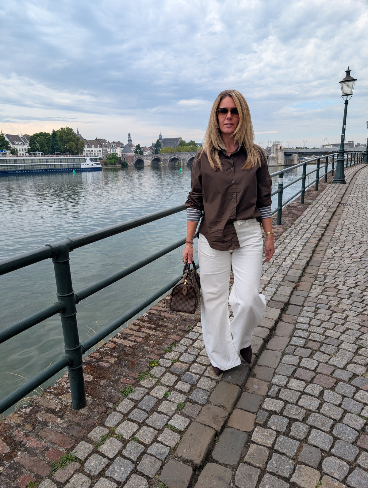 Oversized Katoenen Blouse met Gestreepte Manchet – Chocoladebruin