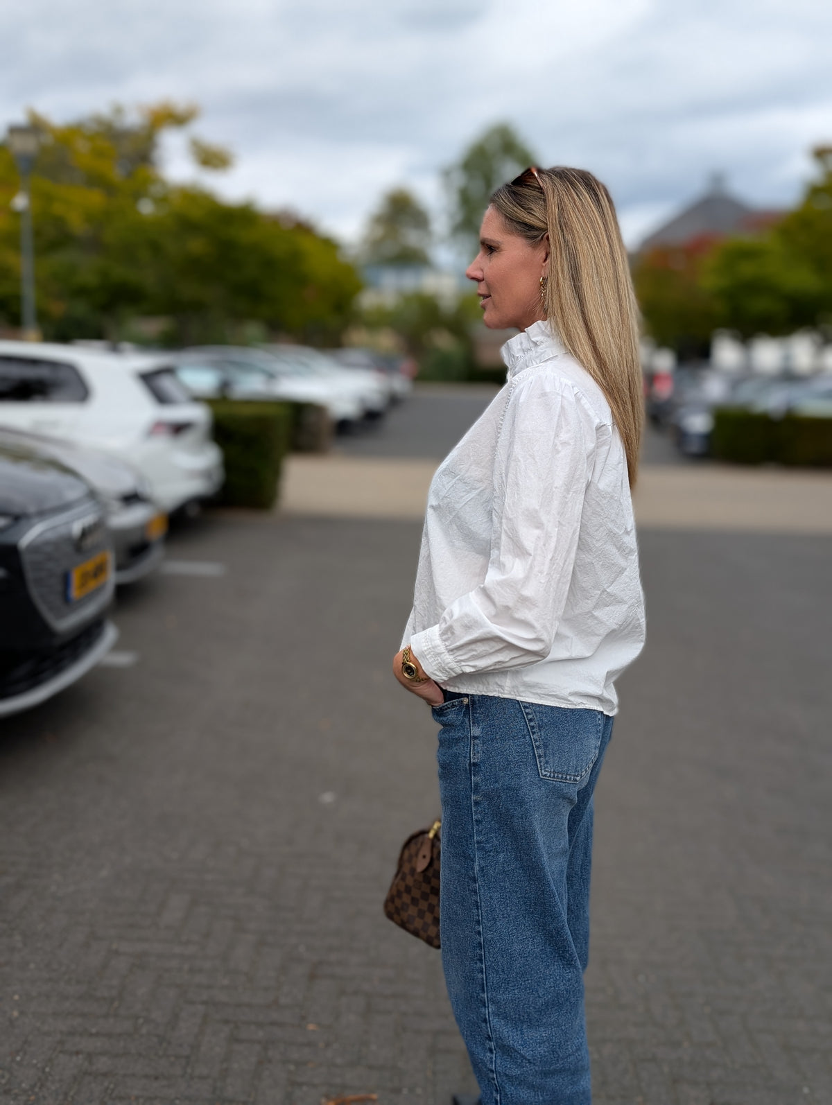 Witte Blouse met Ruffles Kraag & Opengewerkt Kant