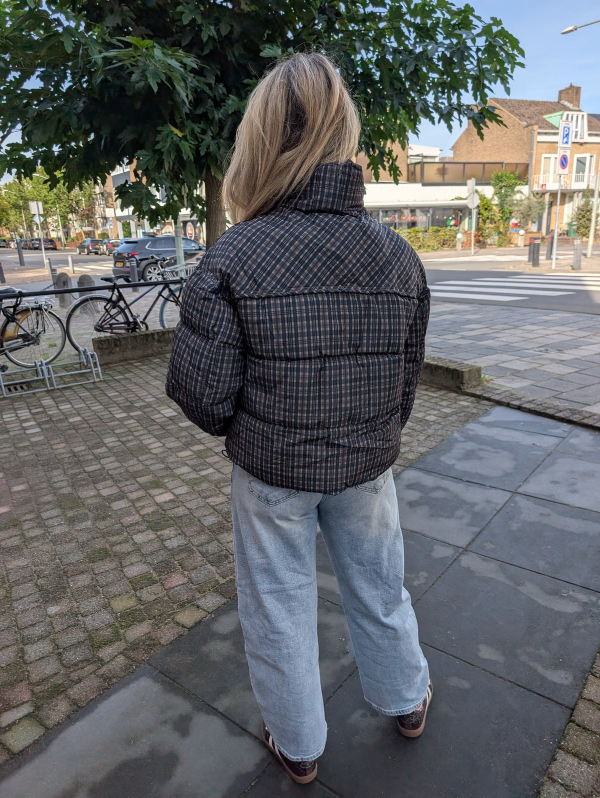 Geruite Puffer Jas – Grijsblauw, Saliegroen & Taupe