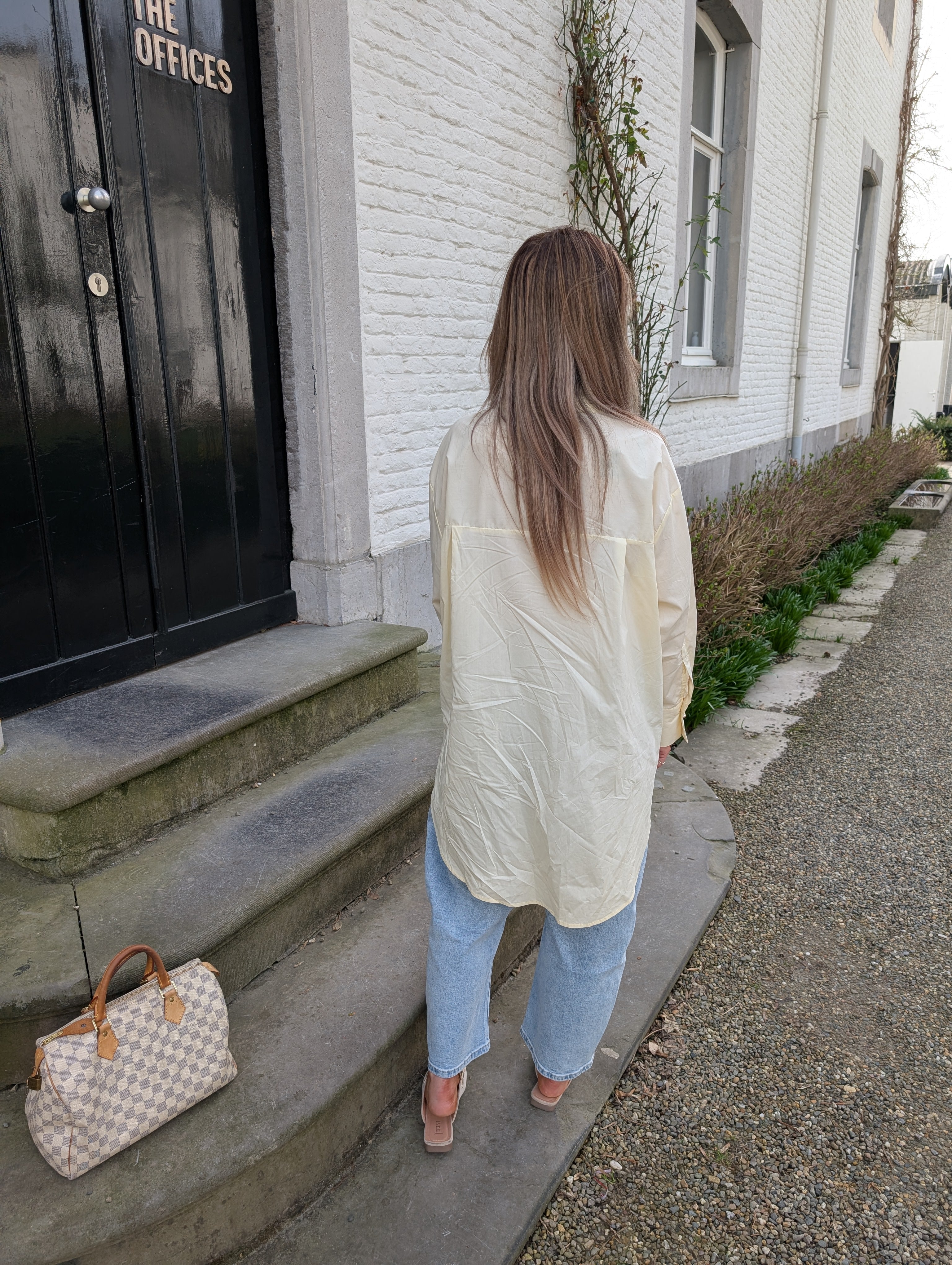 Oversized Blouse Botergeel Met Gouden Knopen
