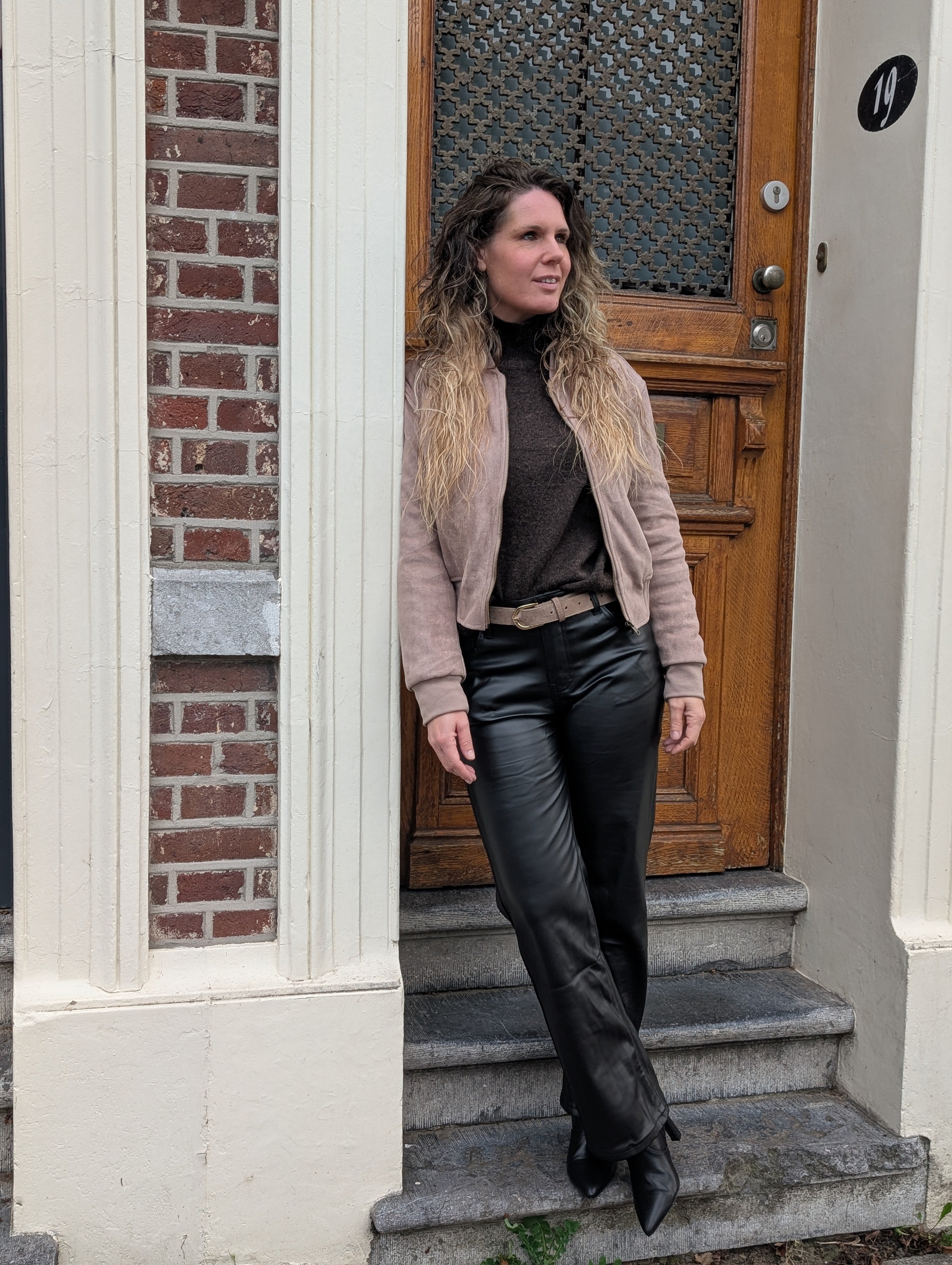 Donker bruine gebreide trui