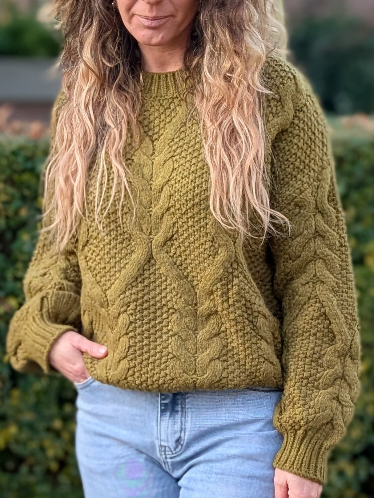 Grof gebreide kabeltrui met grove structuur olive green