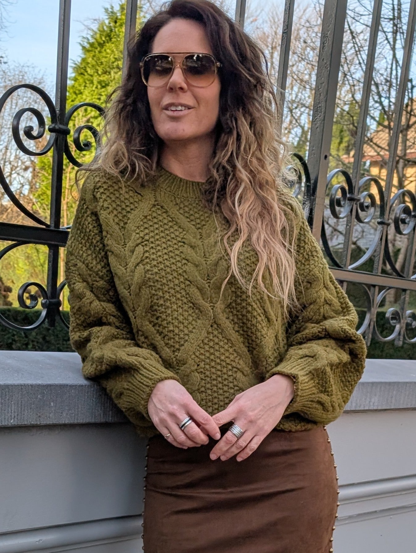 Grof gebreide kabeltrui met grove structuur olive green