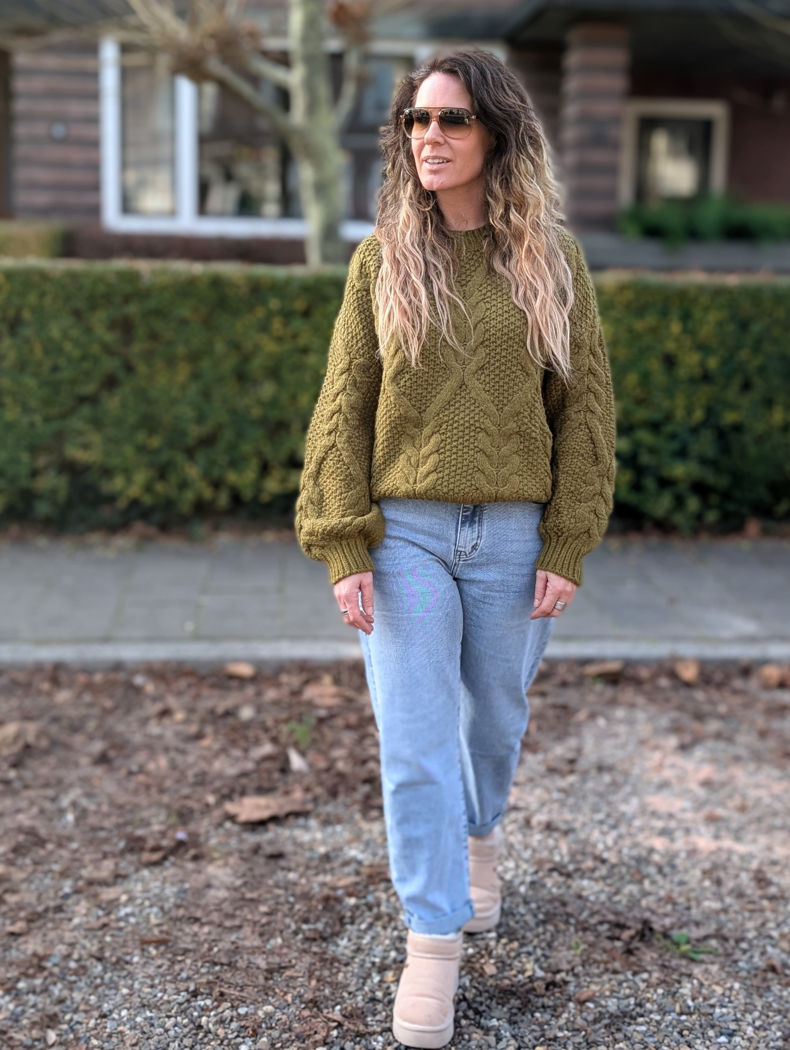 Grof gebreide kabeltrui met grove structuur olive green