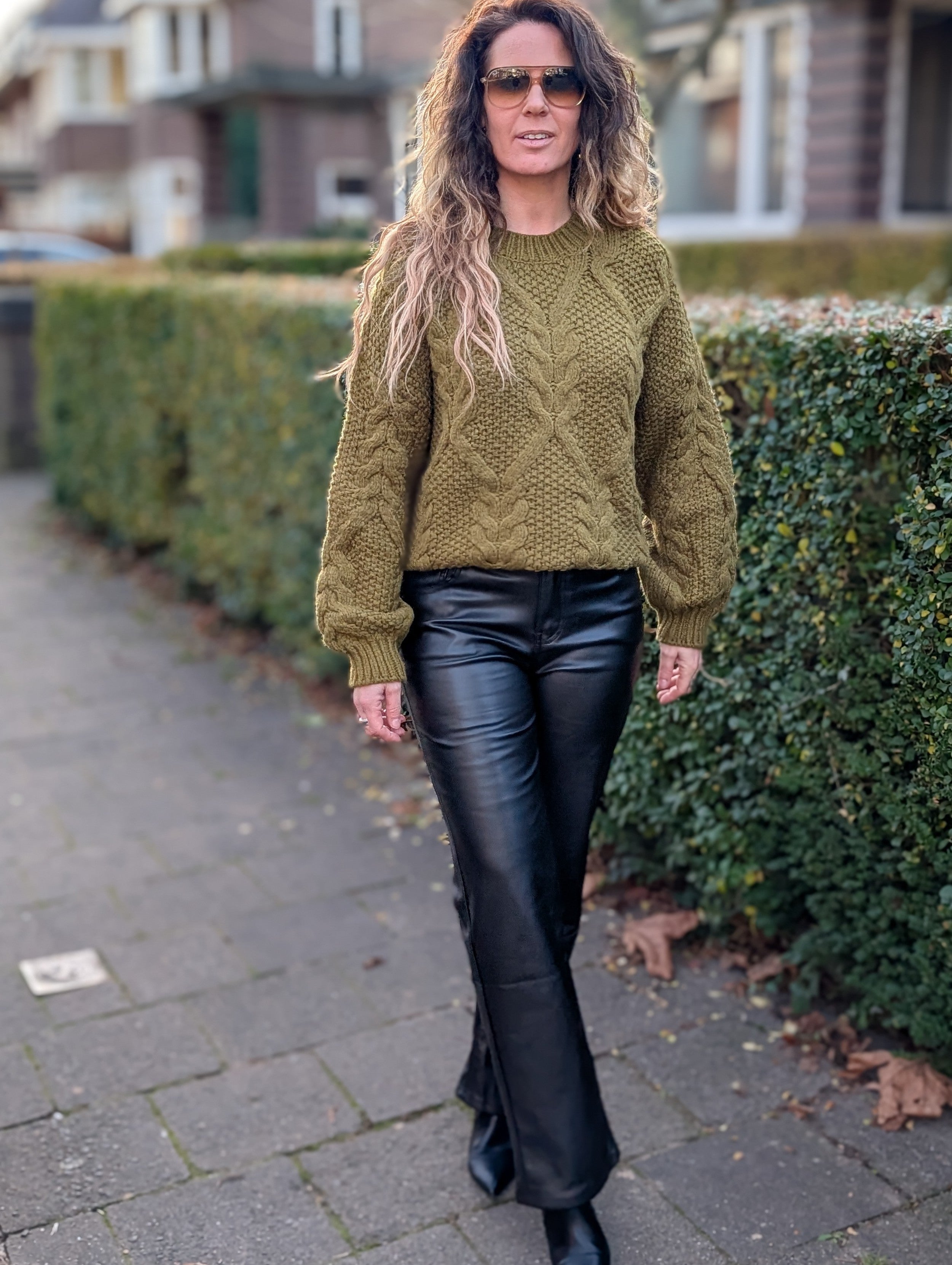 Grof gebreide kabeltrui met grove structuur olive green