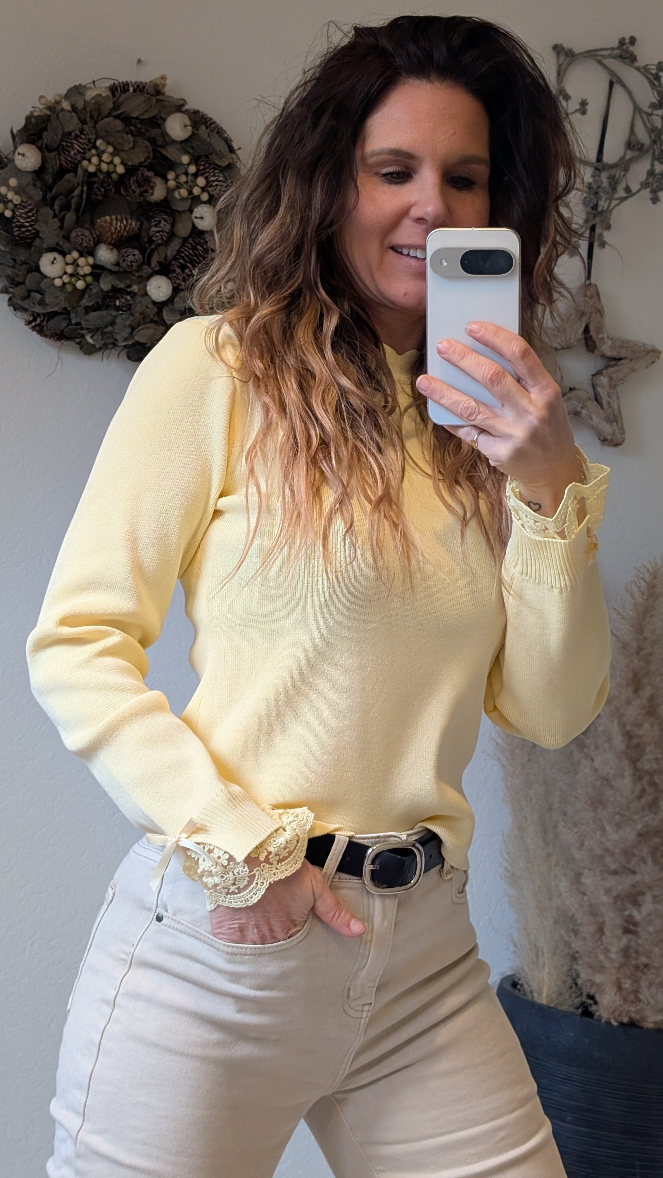 Fijn gebreide trui met kanten details