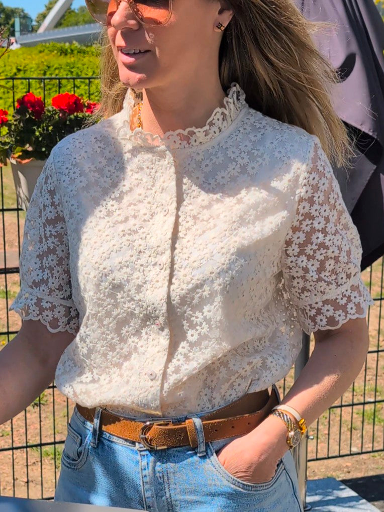 Elegante Beige Kanten Blouse met Bloemenpatroon – Vintage-Chic