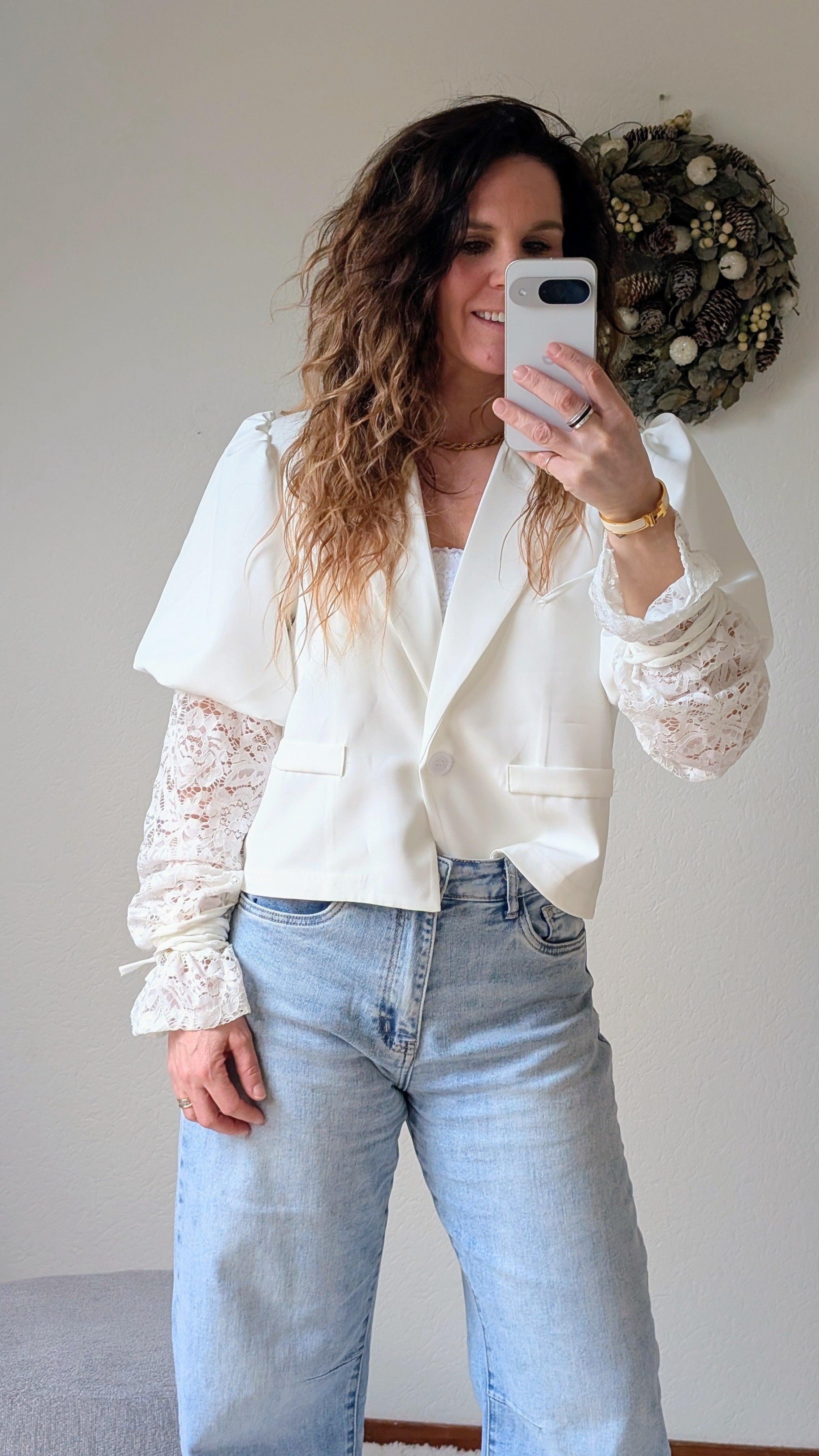 Lisa witte blazer met pofmouw en kanten details