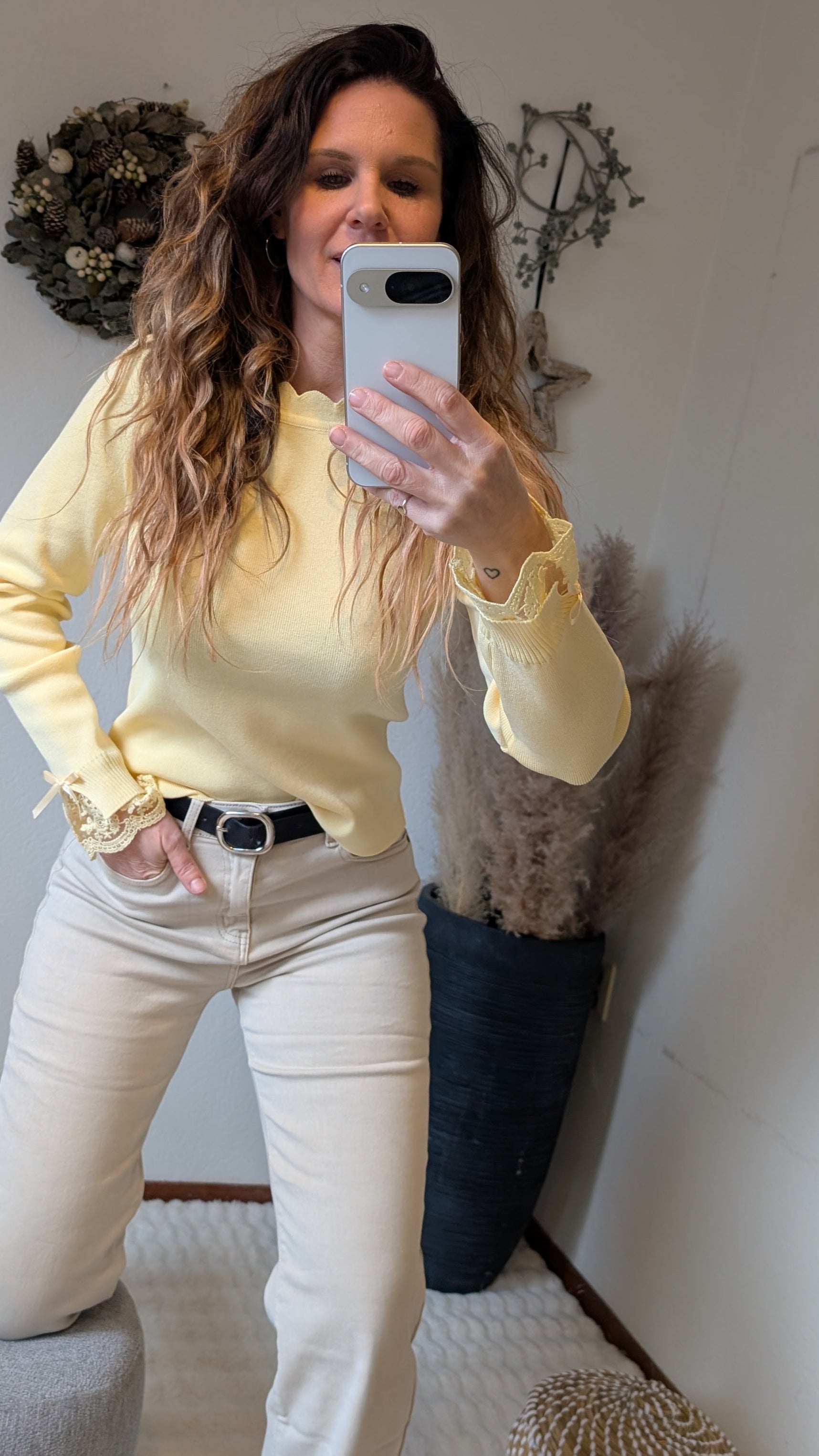 Fijn gebreide trui met kanten details