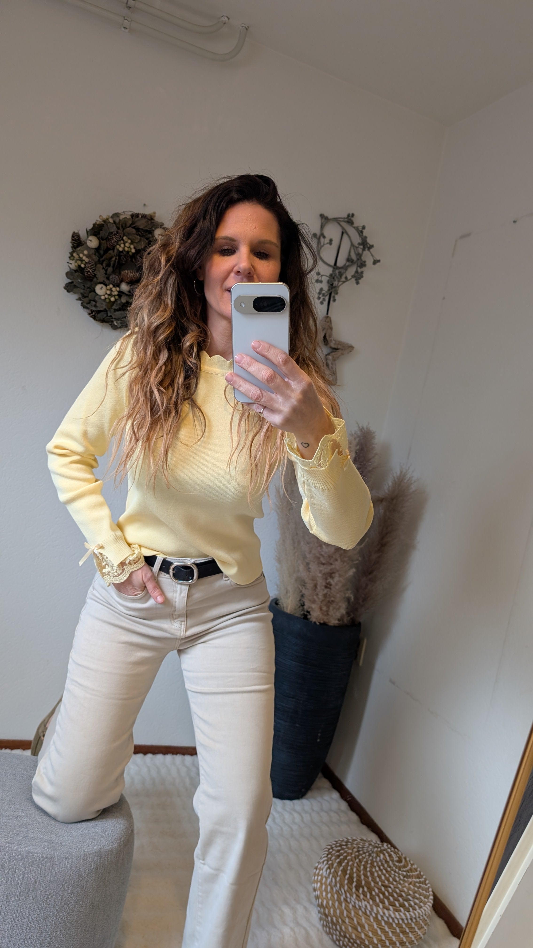 Fijn gebreide trui met kanten details