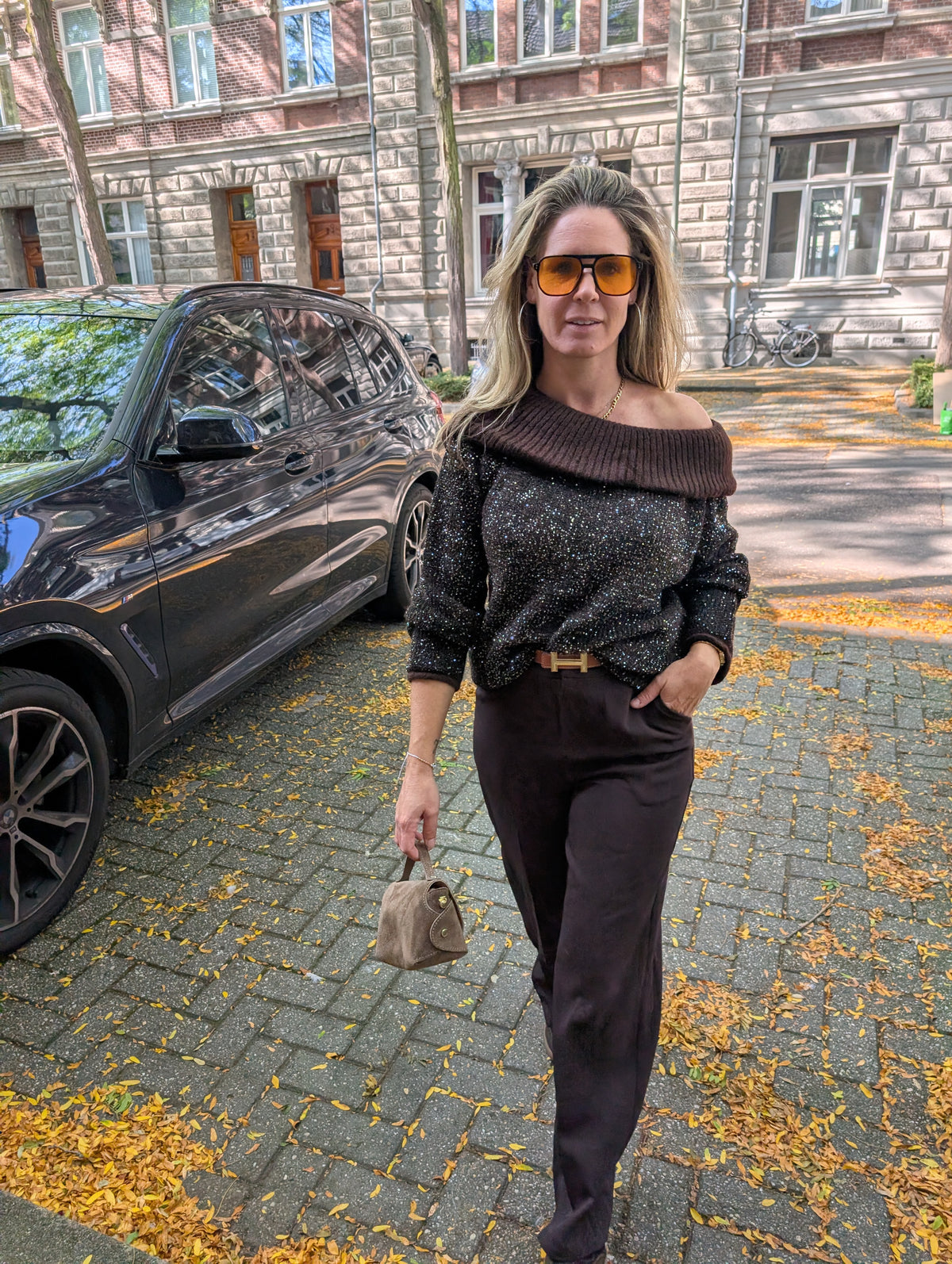Off-Shoulder Glitter Trui Bruin