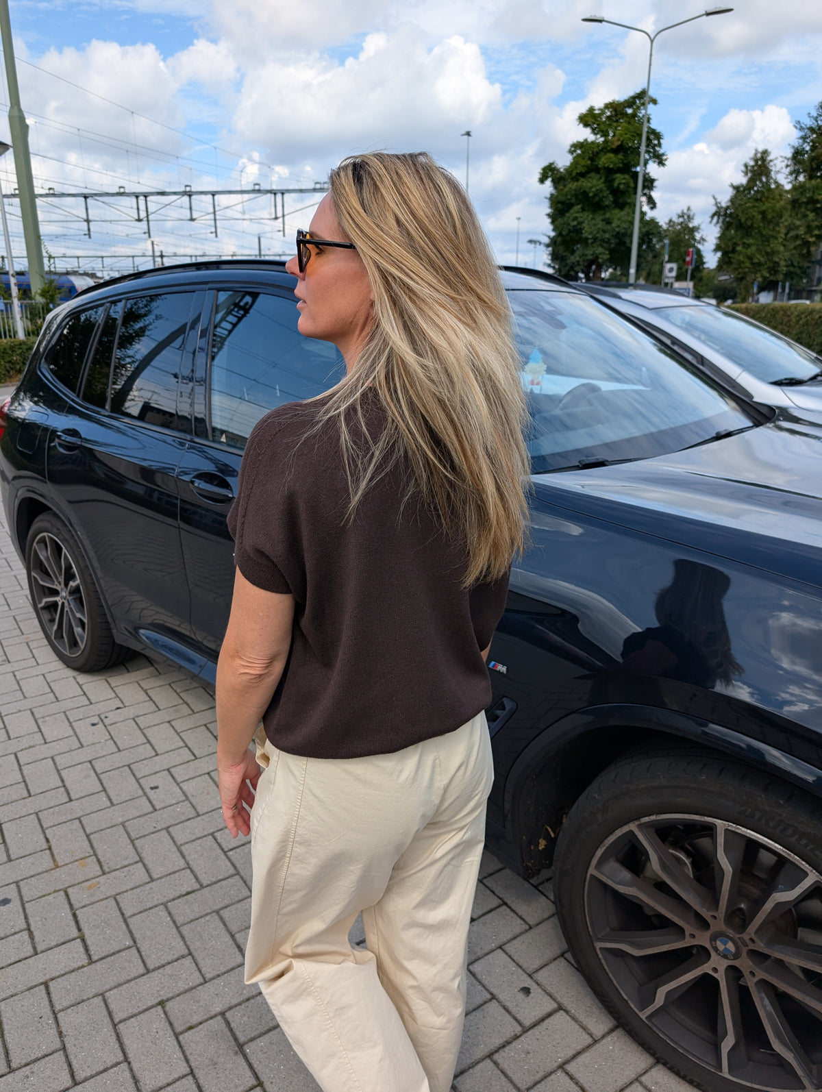 Fijn gebreide Vleermuismouw Top met Kant-Detail – Ecru & Chocobruin