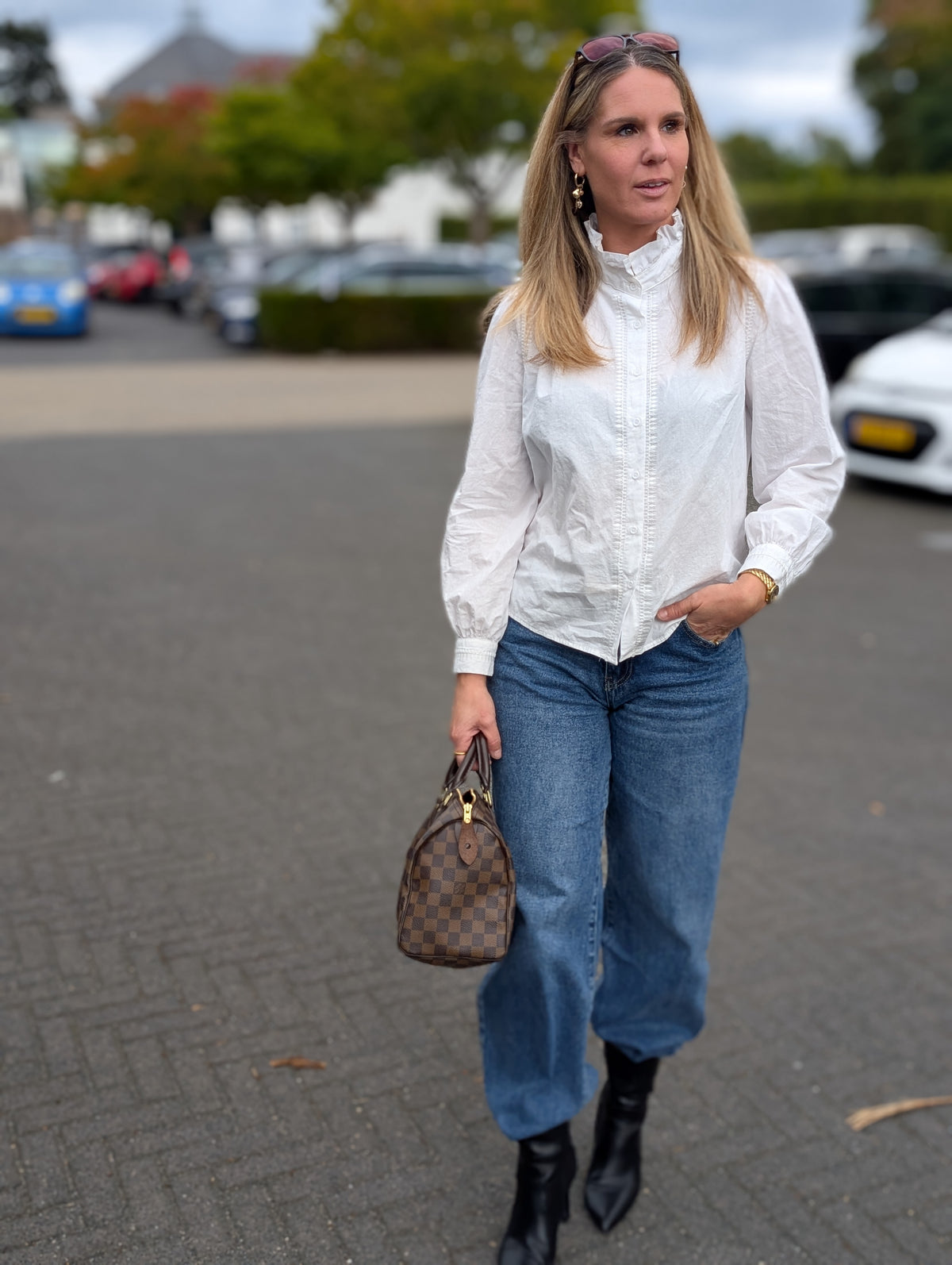 Witte Blouse met Ruffles Kraag & Opengewerkt Kant