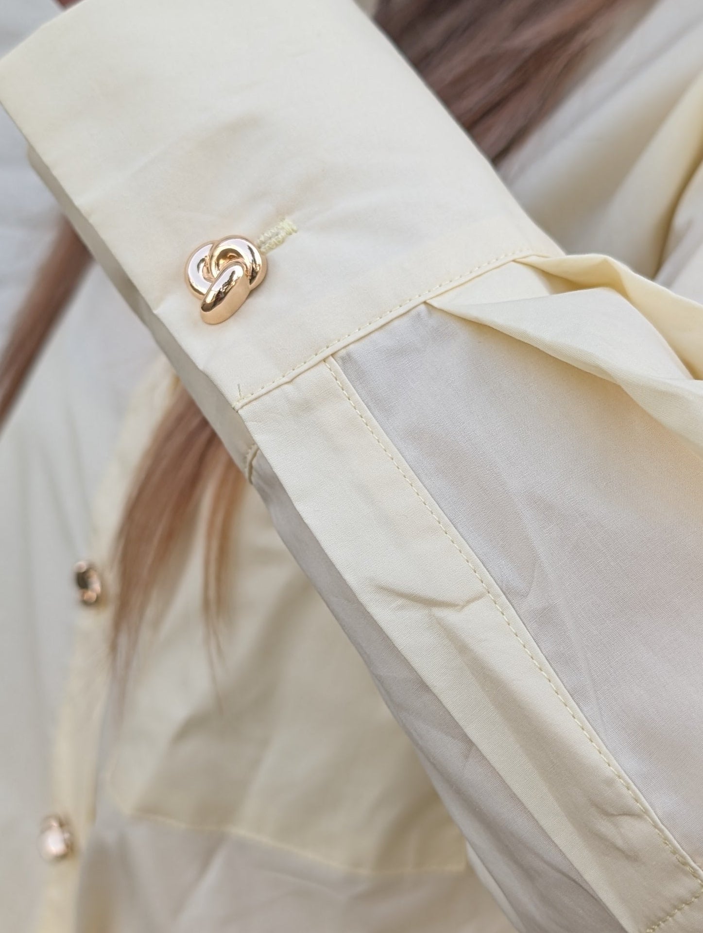 Oversized  Blouse Botergeel Met Gouden Knopen