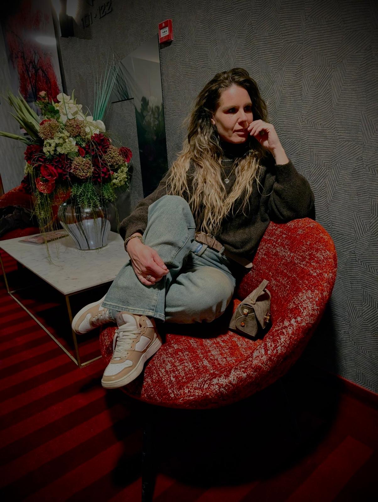 Donker bruine gebreide trui