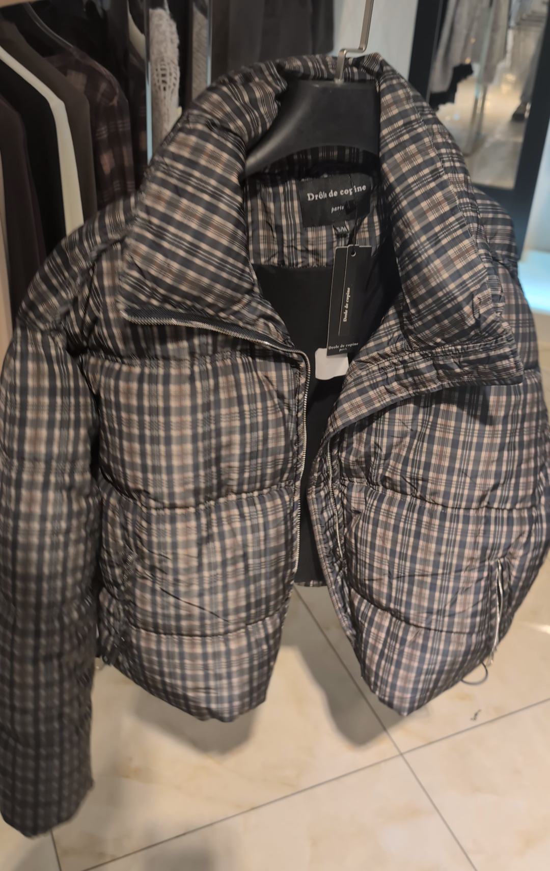 Geruite Puffer Jas – Grijsblauw, Saliegroen & Taupe