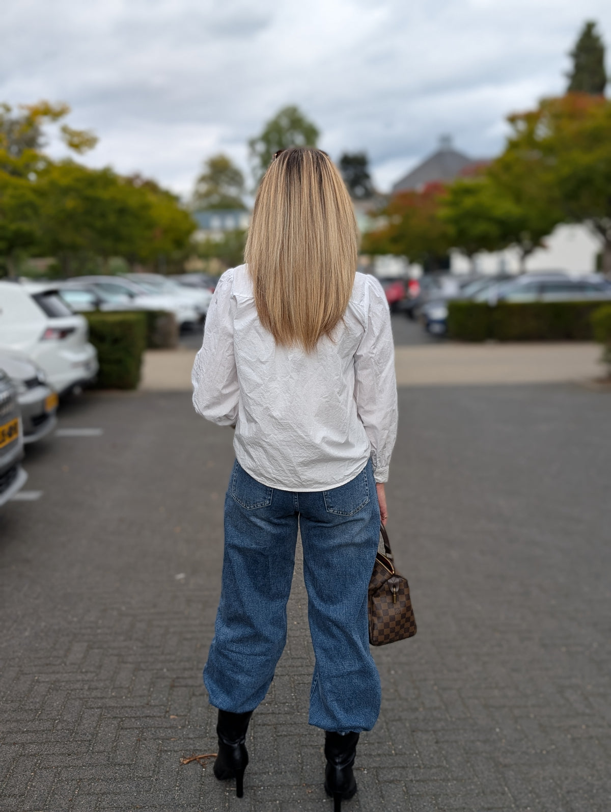 Witte Blouse met Ruffles Kraag & Opengewerkt Kant