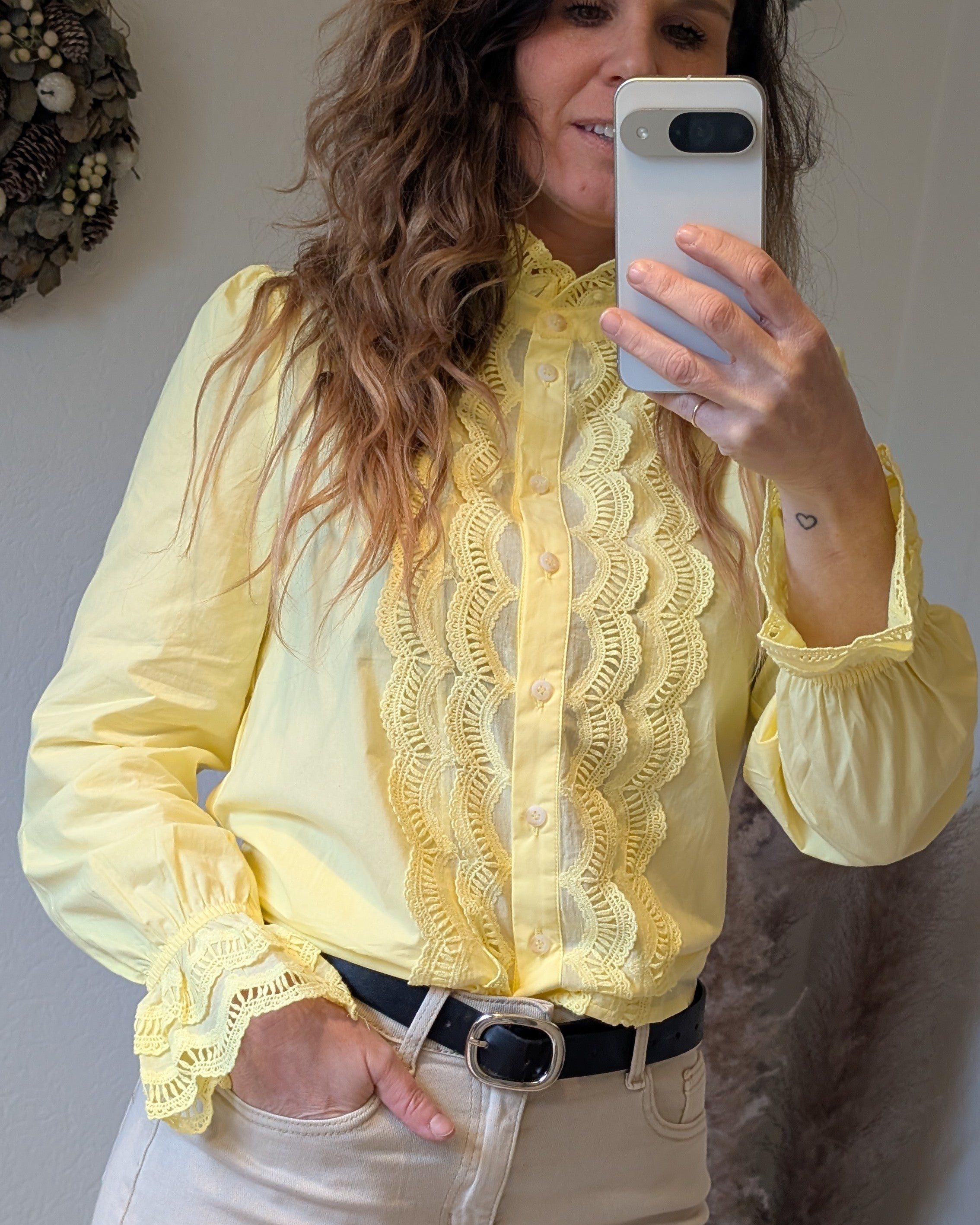 Gele Dames Blouse Met Kant