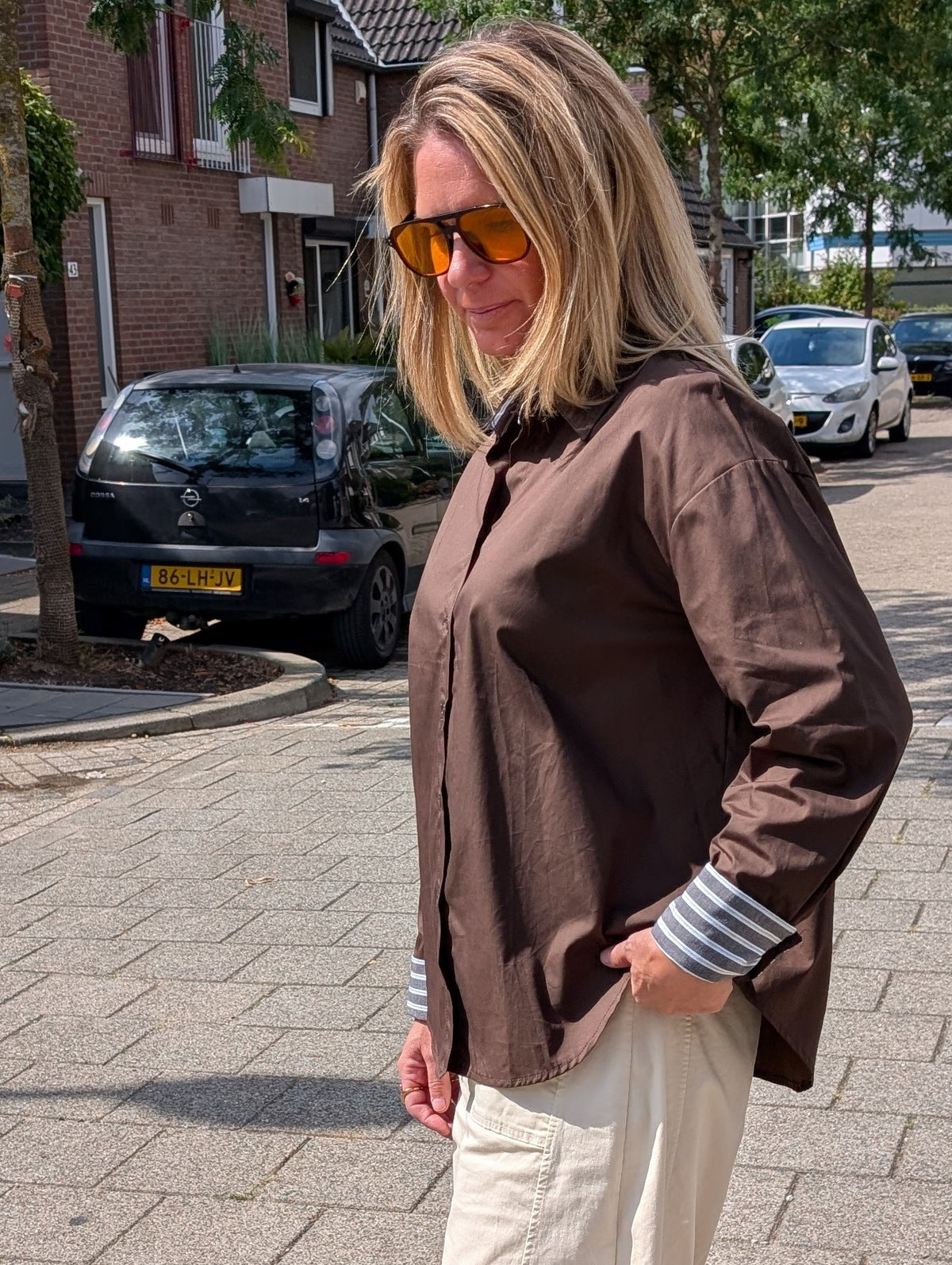 Oversized Katoenen Blouse met Gestreepte Manchet – Chocoladebruin