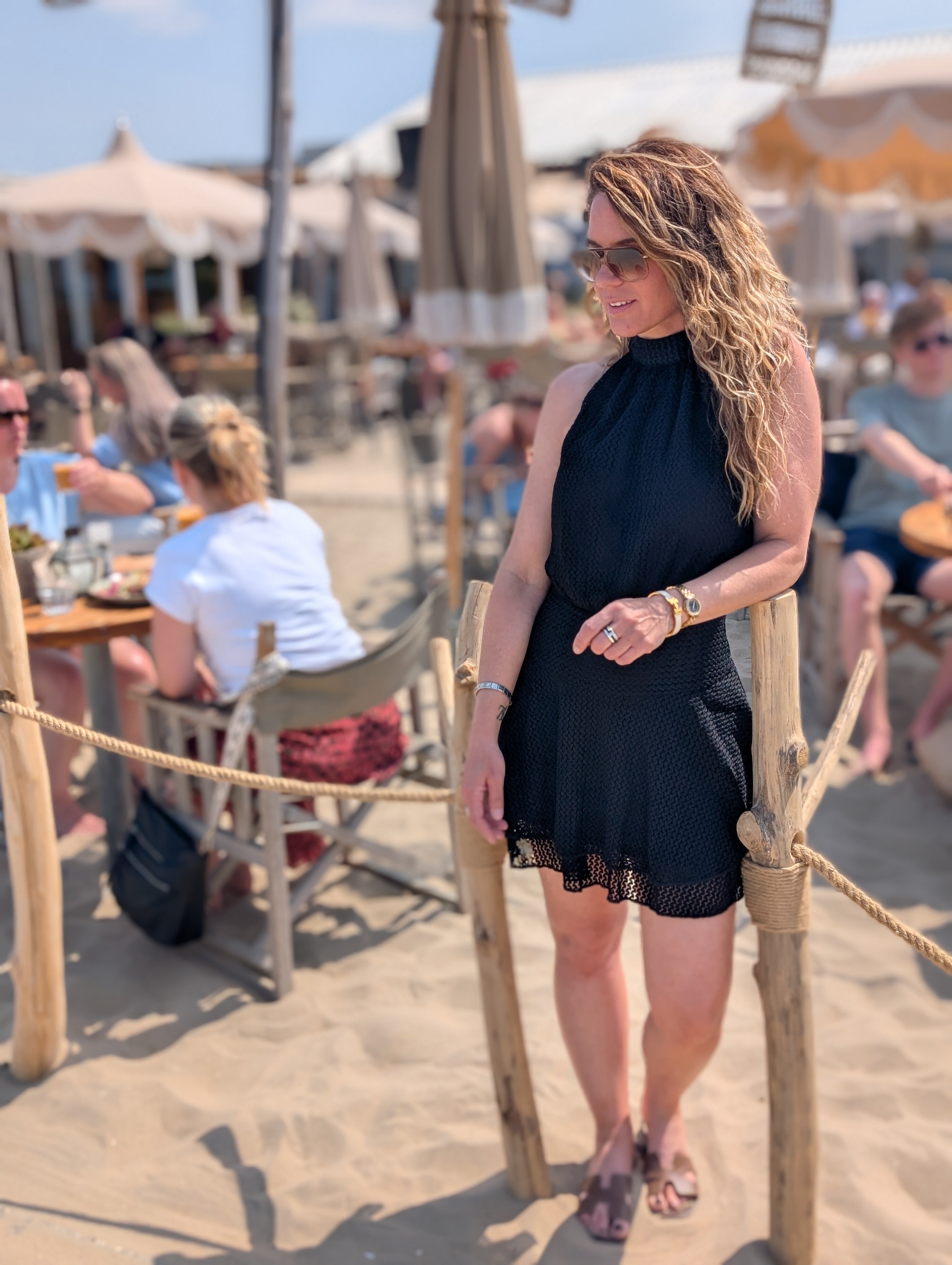 Tijdloze elegante halterjurk zwart