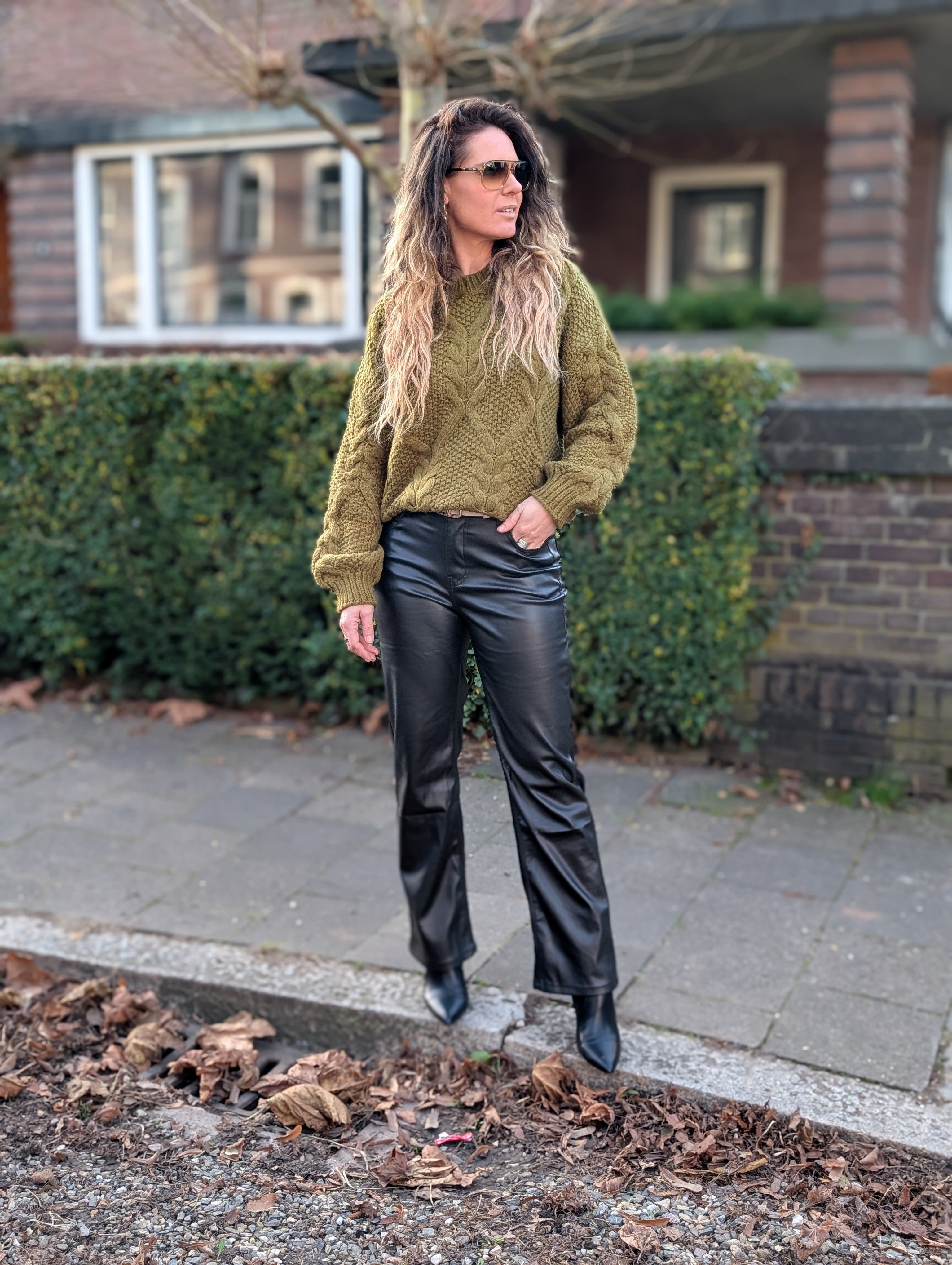 Grof gebreide kabeltrui met grove structuur olive green